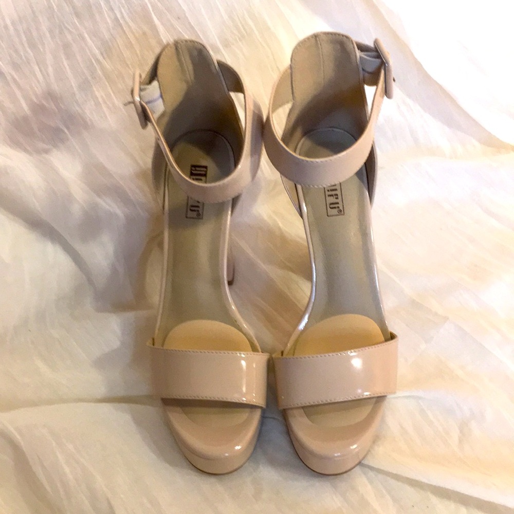 Nude Patent Leather Platform Sandals with Ankle Strap Size 8 - Picture 2 of 4